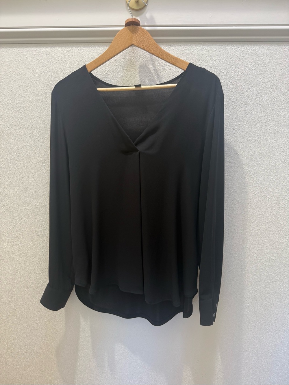Ann Taylor Black V-Neck Long Sleeve Blouse